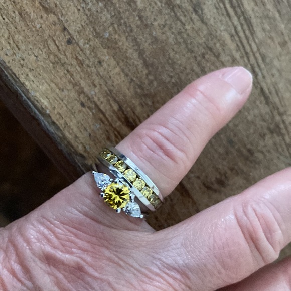 Yellow CZ’s 4 Pieces - Picture 5 of 17